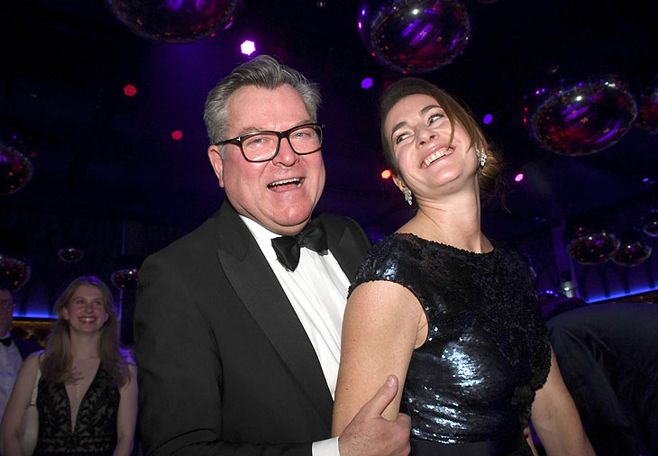 Tanzbegeistert: Josef Schmid mit Frau Natalie auf dem CSU Schwarz-Weiss Ball Münchner G'Schichten im Festsaal des Paulaner am Nockherberg am 13.01.2024 (©Foto: Ingrid Grossmann)